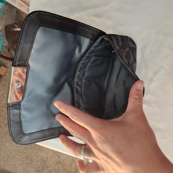 Coach - Clutch/Wristlet 🖤🩶 - Picture 3 of 6